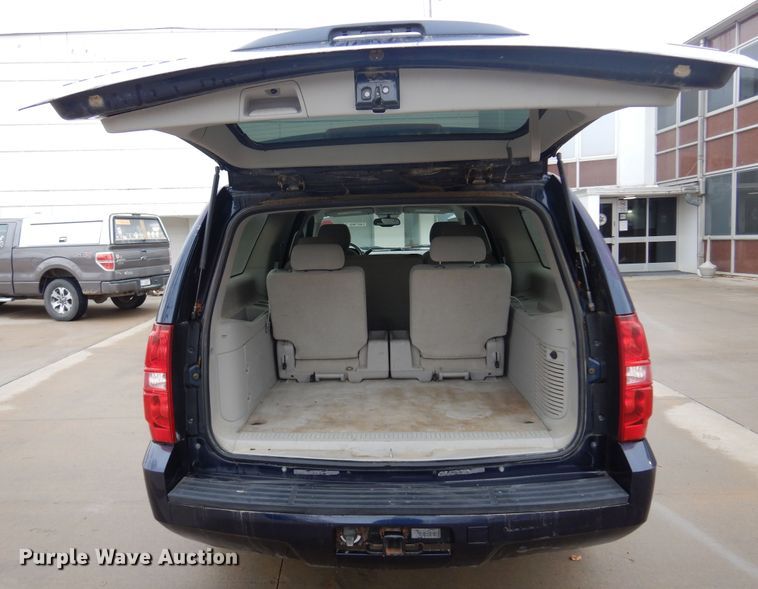 image for item DF0032 2008 Chevrolet Suburban LT  SUV