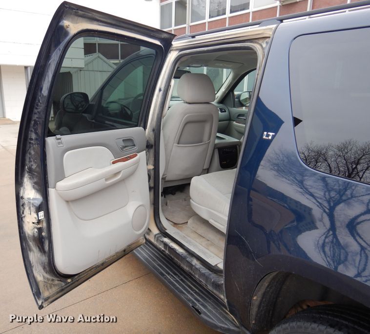image for item DF0032 2008 Chevrolet Suburban LT  SUV