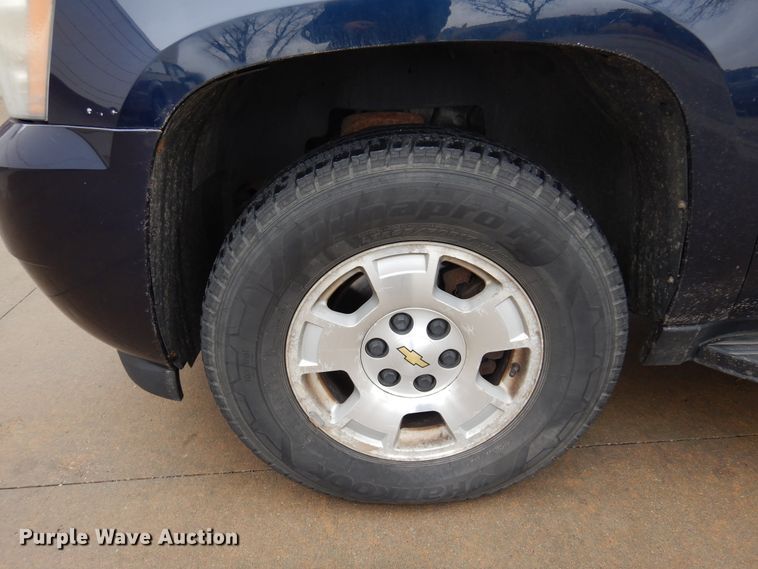 image for item DF0032 2008 Chevrolet Suburban LT  SUV