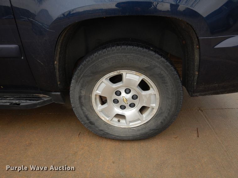 image for item DF0032 2008 Chevrolet Suburban LT  SUV