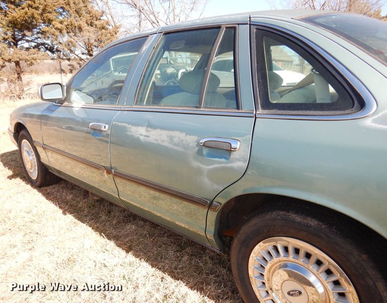 image for item DF0063 1997 Ford Crown Victoria Police Interceptor
