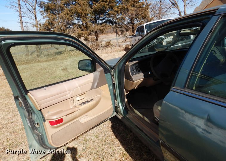 image for item DF0063 1997 Ford Crown Victoria Police Interceptor