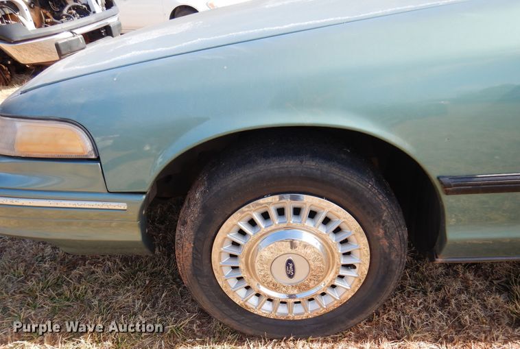 image for item DF0063 1997 Ford Crown Victoria Police Interceptor