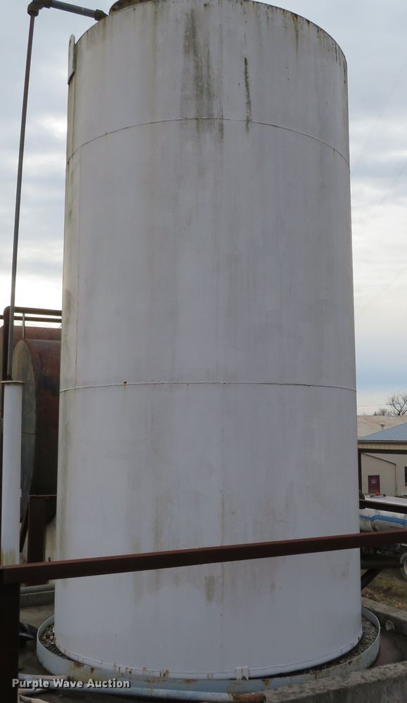 image for item DH0638 Mid-south steel oil tank