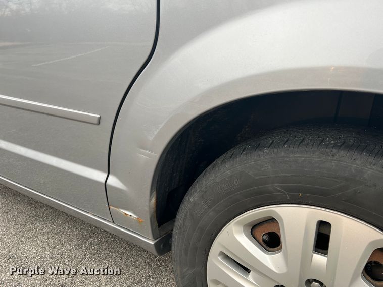 image for item DH8179 2013 Dodge Grand Caravan  van