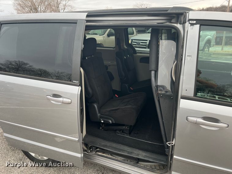 image for item DH8179 2013 Dodge Grand Caravan  van