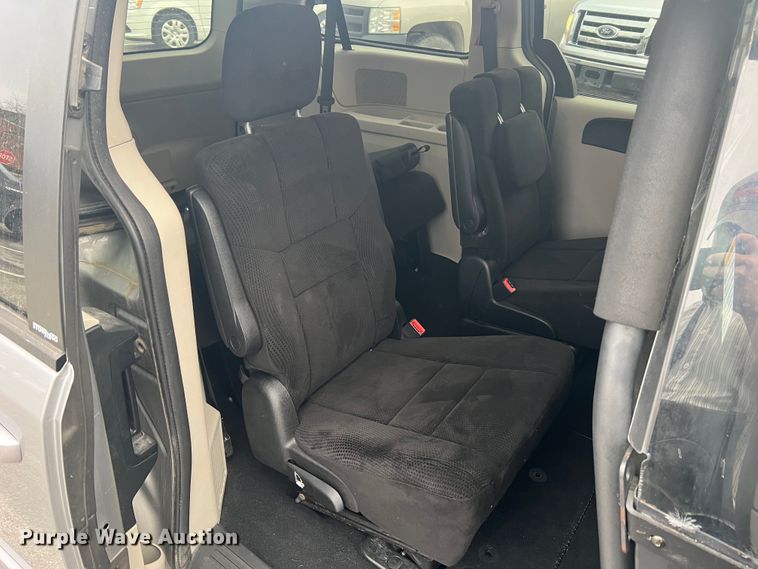 image for item DH8179 2013 Dodge Grand Caravan  van