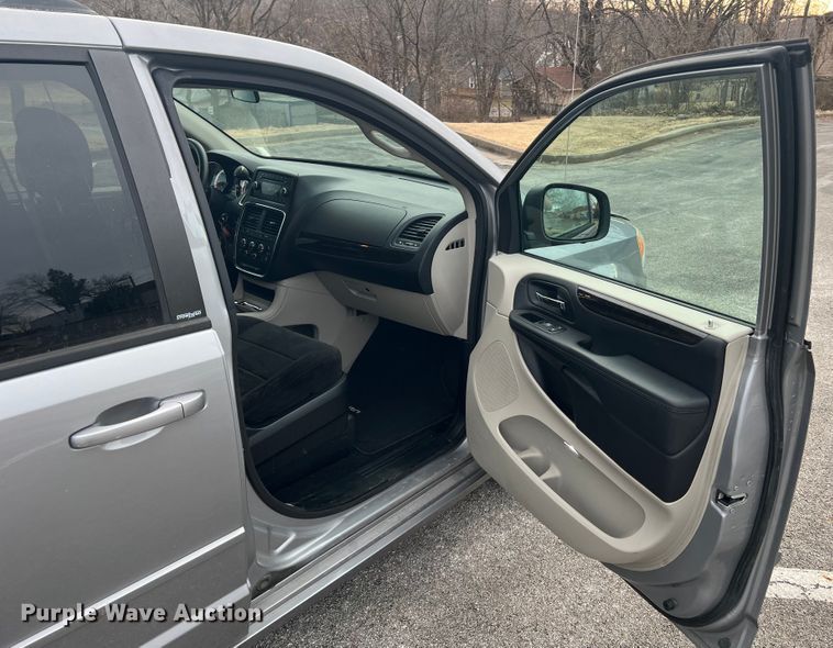 image for item DH8179 2013 Dodge Grand Caravan  van