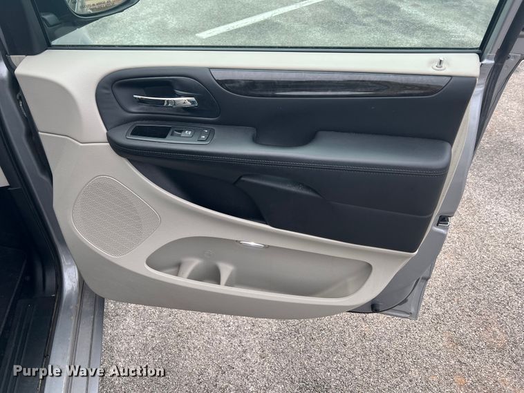 image for item DH8179 2013 Dodge Grand Caravan  van