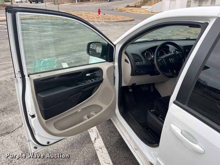 image for item DH8180 2016 Dodge Grand Caravan  van