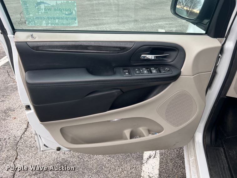 image for item DH8180 2016 Dodge Grand Caravan  van