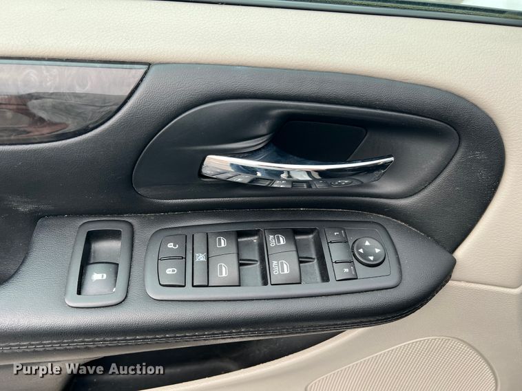 image for item DH8180 2016 Dodge Grand Caravan  van