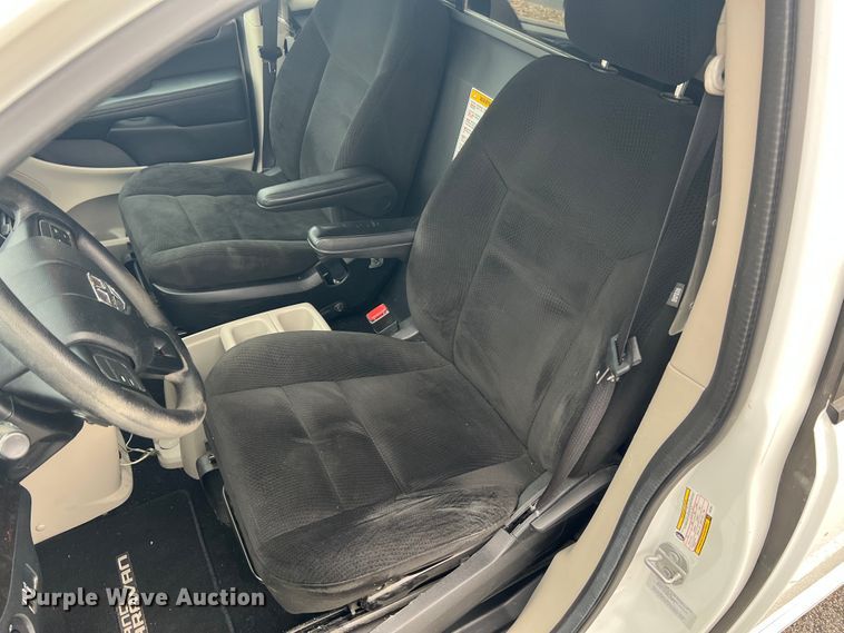 image for item DH8180 2016 Dodge Grand Caravan  van