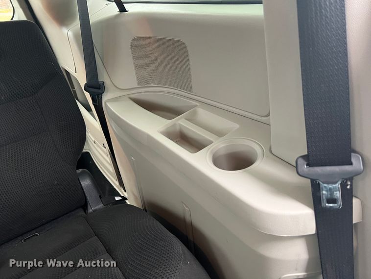 image for item DH8180 2016 Dodge Grand Caravan  van