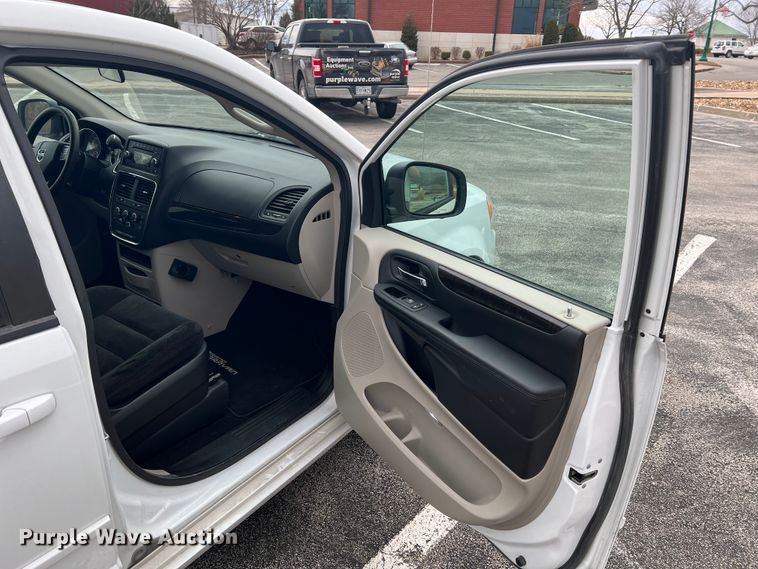 image for item DH8180 2016 Dodge Grand Caravan  van
