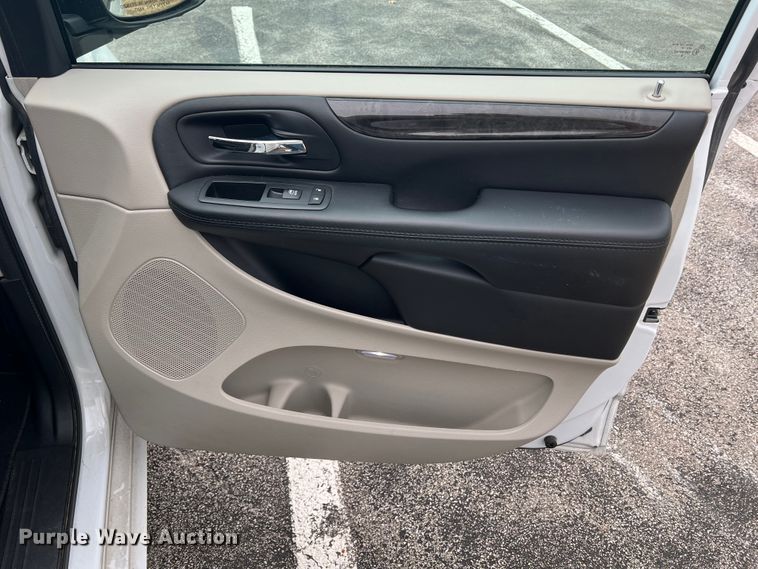 image for item DH8180 2016 Dodge Grand Caravan  van