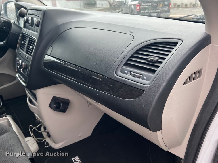 image for item DH8180 2016 Dodge Grand Caravan  van