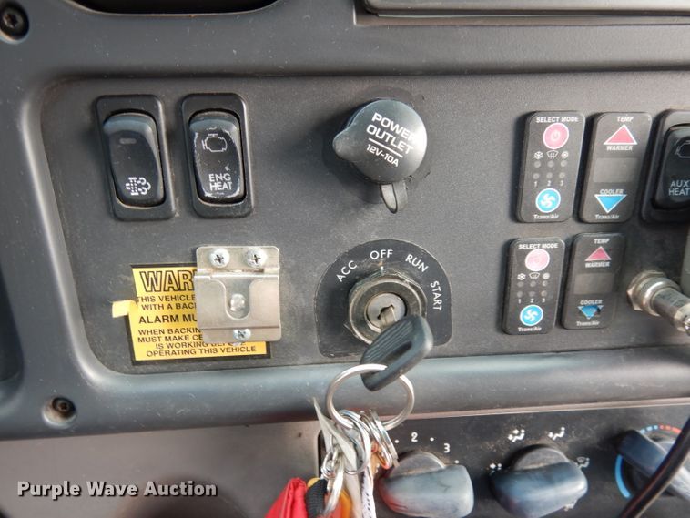image for item DH8828 2009 Freightliner B2  school bus