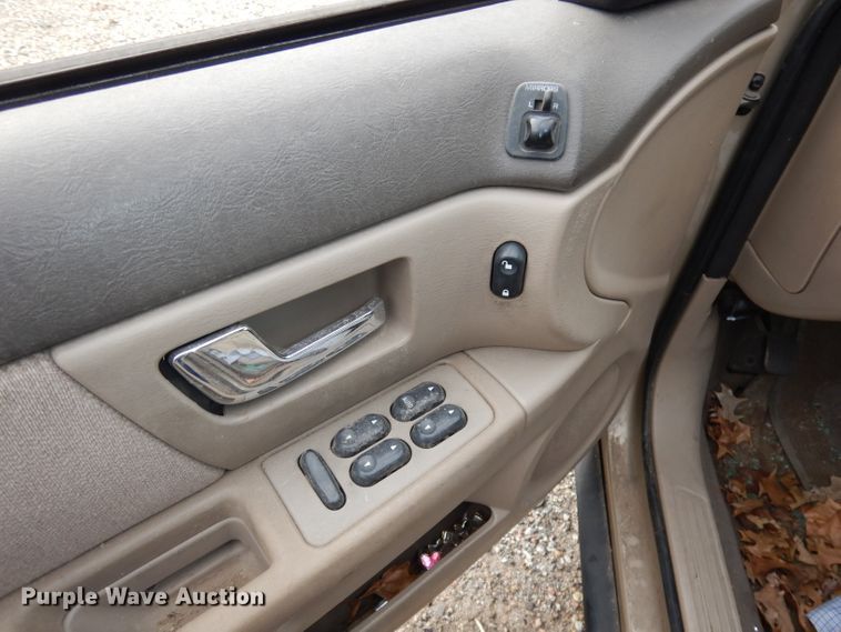 image for item DH8846 2000 Ford Taurus
