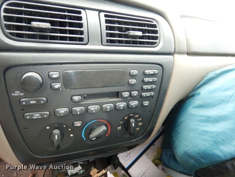 image for item DH8846 2000 Ford Taurus