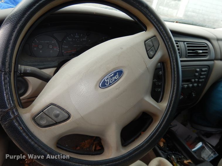 image for item DH8846 2000 Ford Taurus