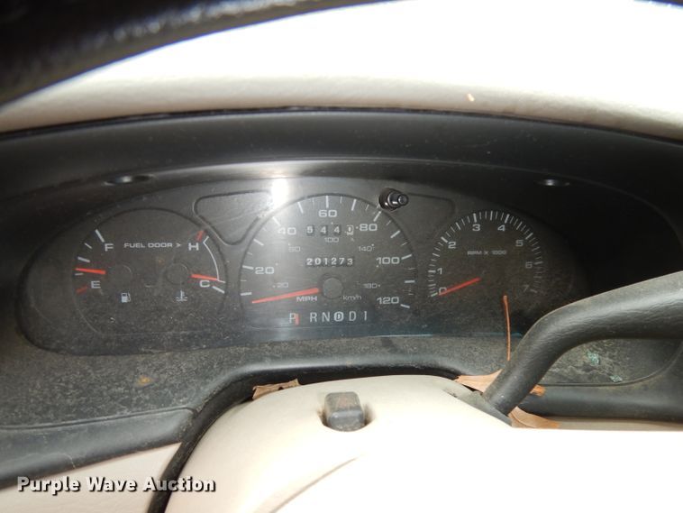 image for item DH8846 2000 Ford Taurus