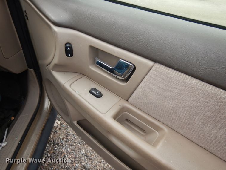 image for item DH8846 2000 Ford Taurus