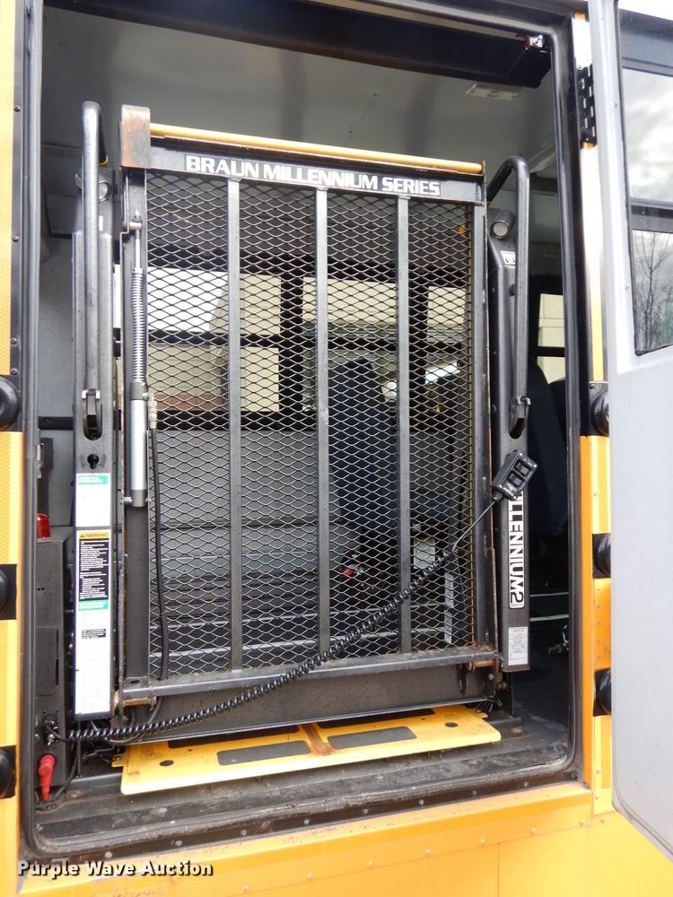 image for item DH8872 2008 Freightliner B2  school bus