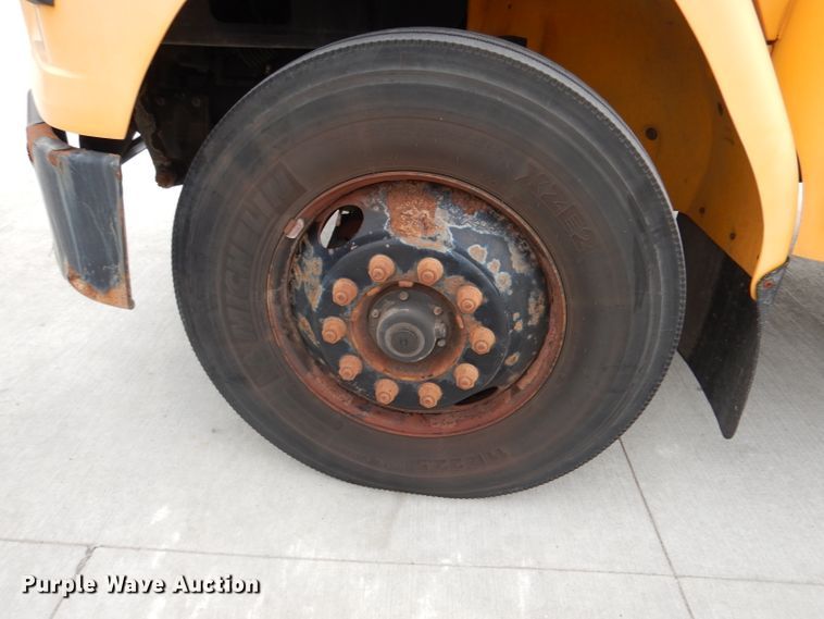 image for item DH8873 2003 Freightliner FS65  school bus