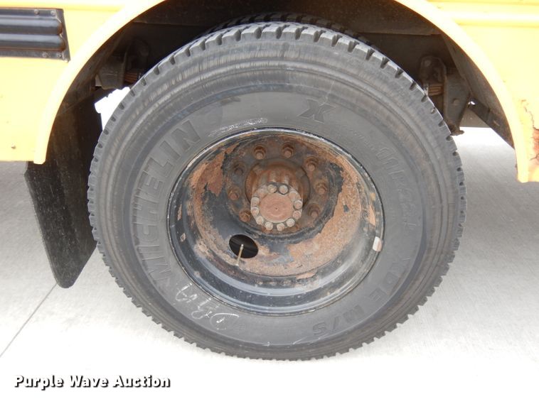 image for item DH8873 2003 Freightliner FS65  school bus