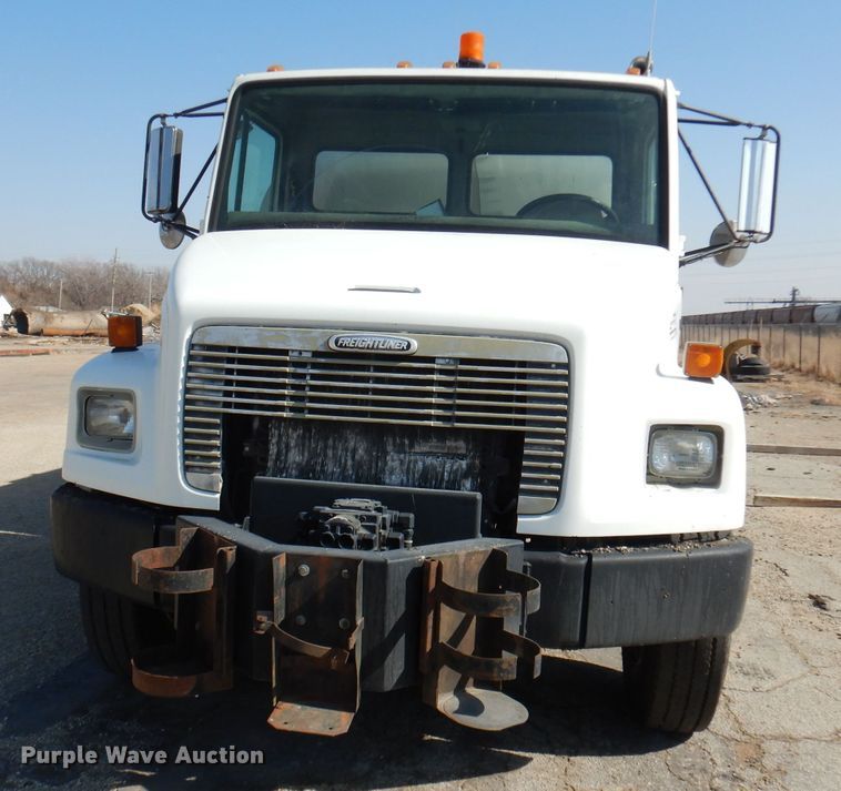 image for item DH8892 1998 Freightliner FL70  oil distributor truck