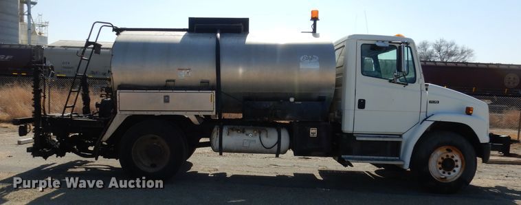 image for item DH8892 1998 Freightliner FL70  oil distributor truck