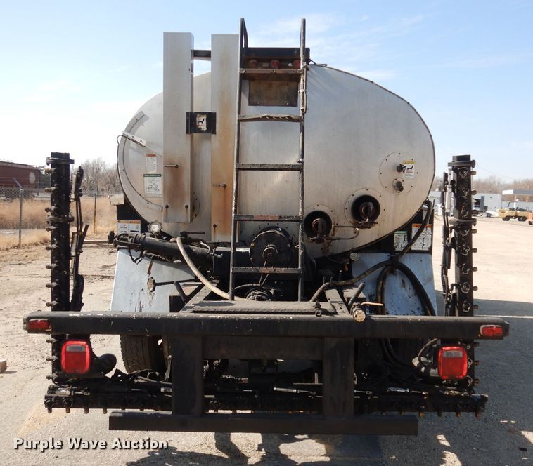 image for item DH8892 1998 Freightliner FL70  oil distributor truck