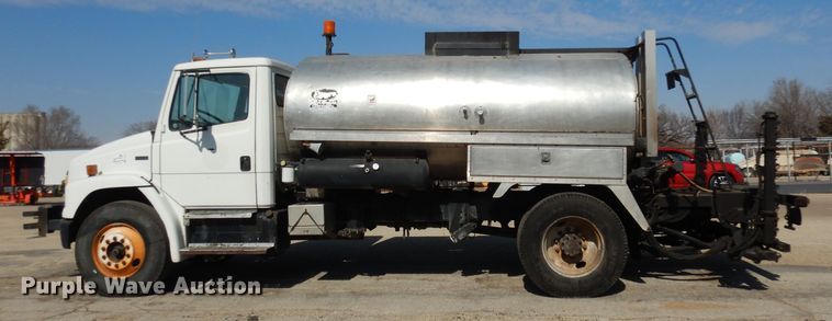 image for item DH8892 1998 Freightliner FL70  oil distributor truck