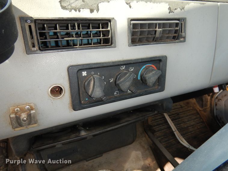 image for item DH8892 1998 Freightliner FL70  oil distributor truck