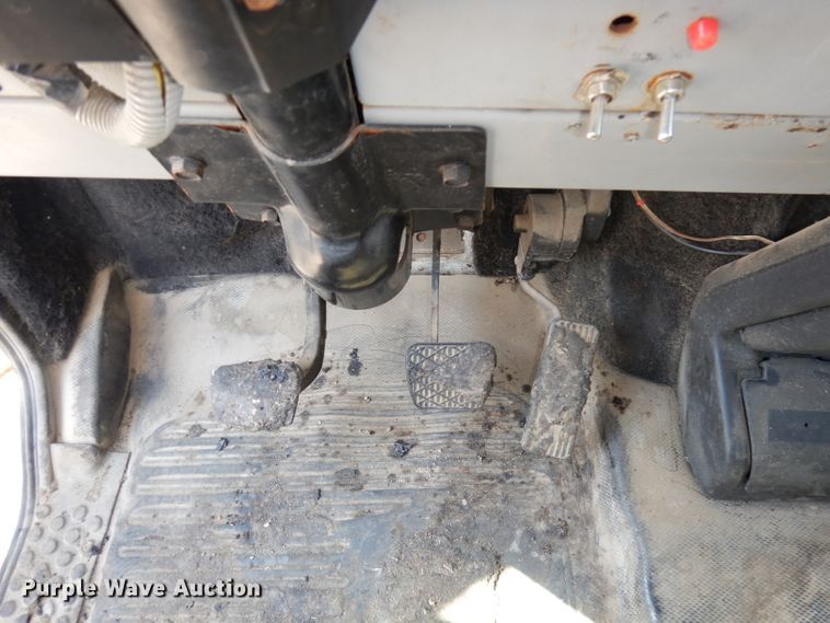 image for item DH8892 1998 Freightliner FL70  oil distributor truck