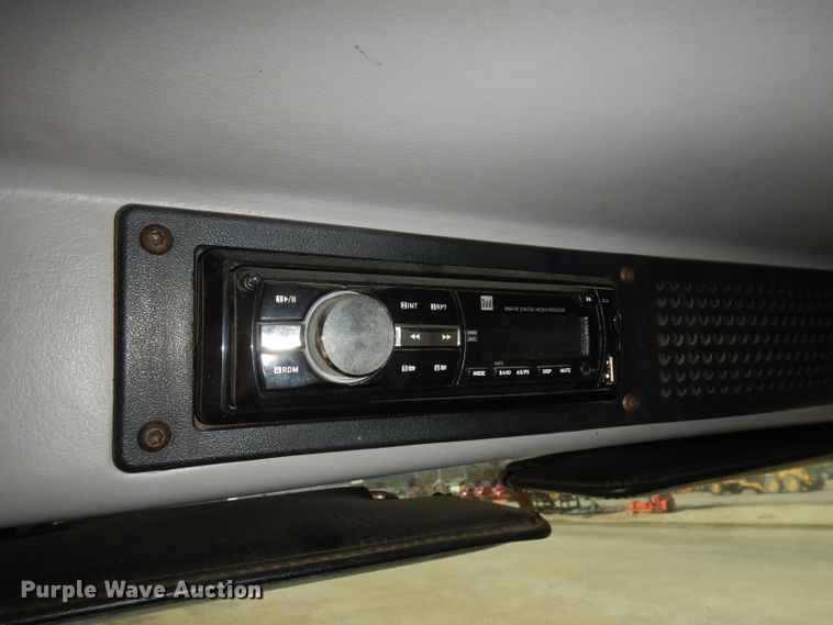 image for item DH8892 1998 Freightliner FL70  oil distributor truck