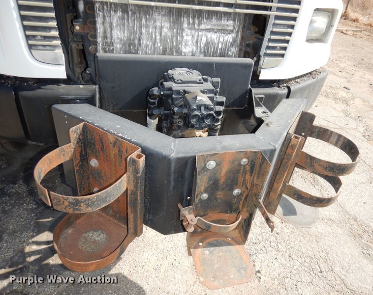 image for item DH8892 1998 Freightliner FL70  oil distributor truck