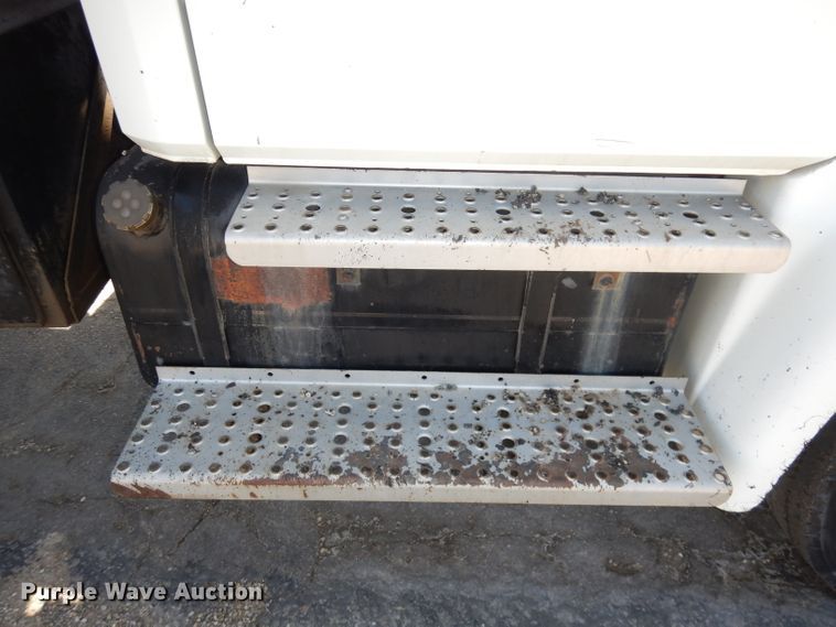 image for item DH8892 1998 Freightliner FL70  oil distributor truck