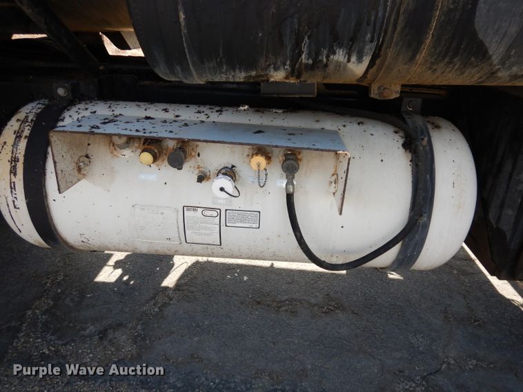 image for item DH8892 1998 Freightliner FL70  oil distributor truck