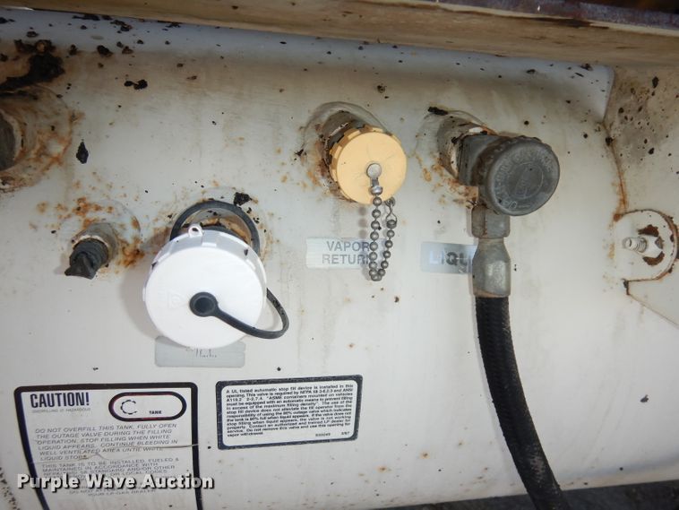 image for item DH8892 1998 Freightliner FL70  oil distributor truck