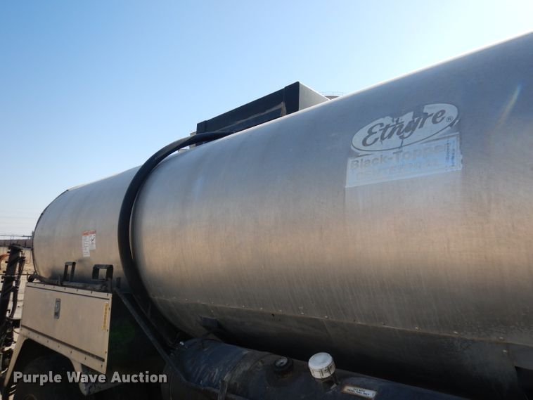 image for item DH8892 1998 Freightliner FL70  oil distributor truck