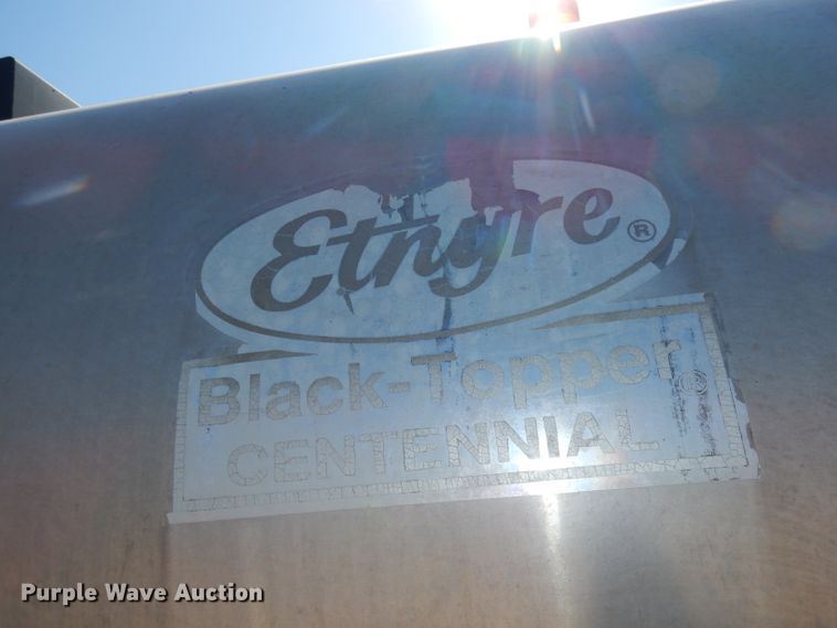 image for item DH8892 1998 Freightliner FL70  oil distributor truck