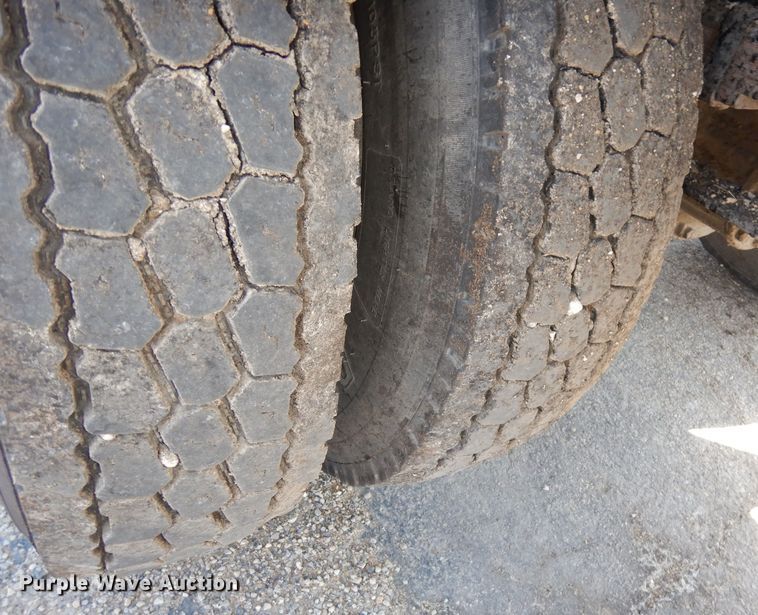 image for item DH8892 1998 Freightliner FL70  oil distributor truck