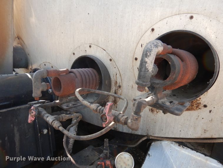 image for item DH8892 1998 Freightliner FL70  oil distributor truck