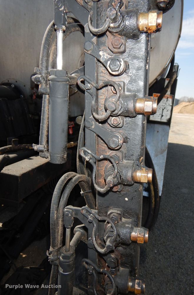 image for item DH8892 1998 Freightliner FL70  oil distributor truck