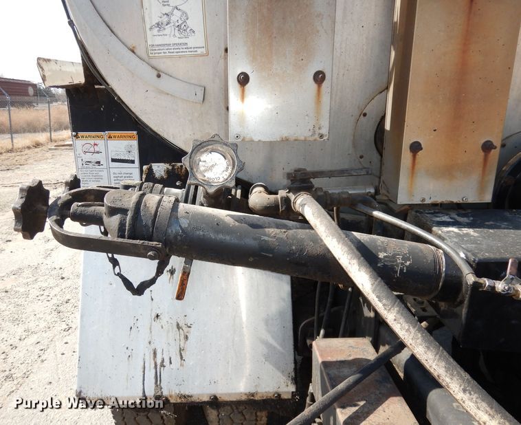 image for item DH8892 1998 Freightliner FL70  oil distributor truck