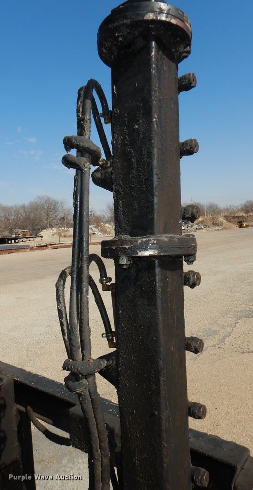 image for item DH8892 1998 Freightliner FL70  oil distributor truck