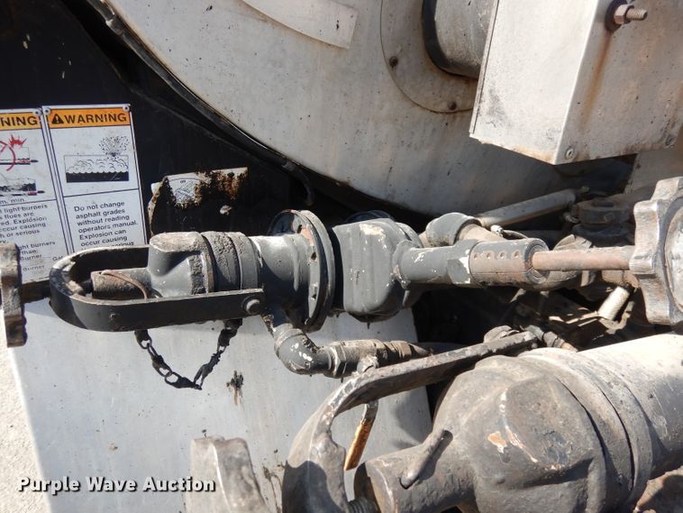 image for item DH8892 1998 Freightliner FL70  oil distributor truck