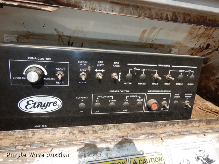 image for item DH8892 1998 Freightliner FL70  oil distributor truck